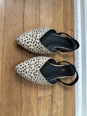 Lulus Pointed Toe Slingback Flats in Beige Leopard Print size 8